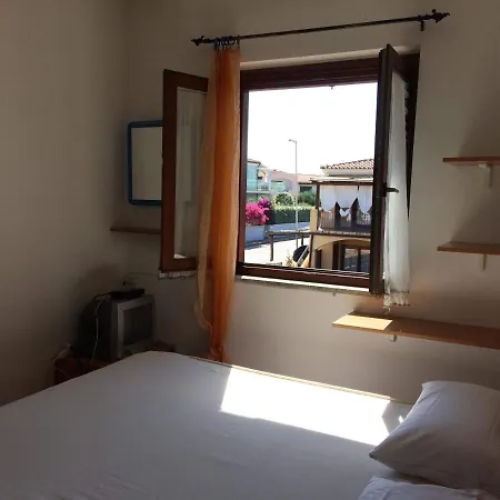 Apartment Airport-Taxi-Marina-Pool-Air Cond-Sheets&Linen-Washmaschine-All Included *